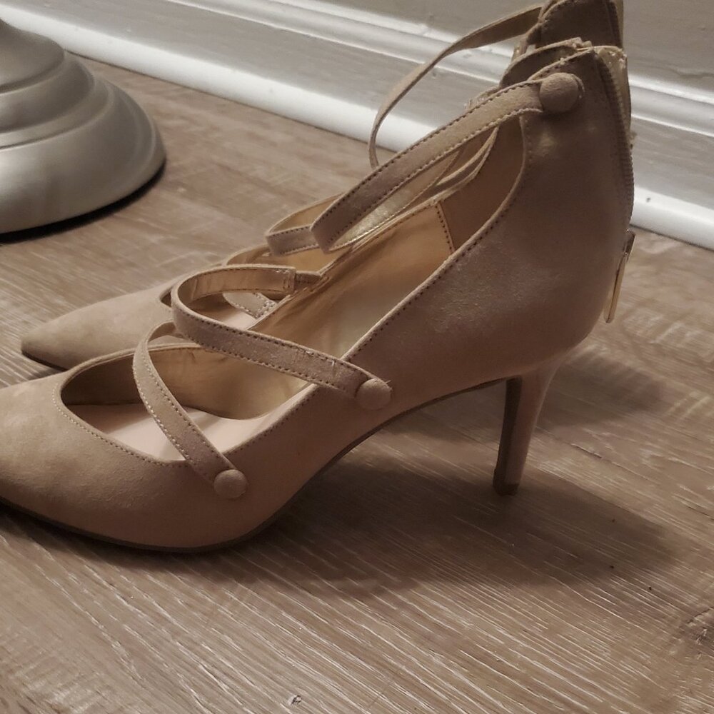 Pointed kitten heels